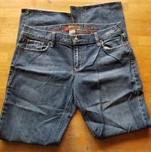 Old navy embroidered distressed blue jeans 10R ladies denim 10 Regular bootcut